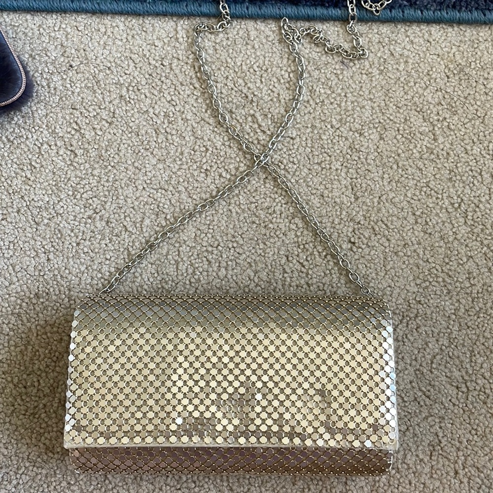 Shiny gold crossbody
